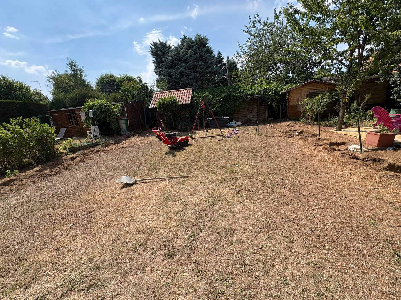 Terrain débroussaillé et jardin remis en état par Florescence paysagiste